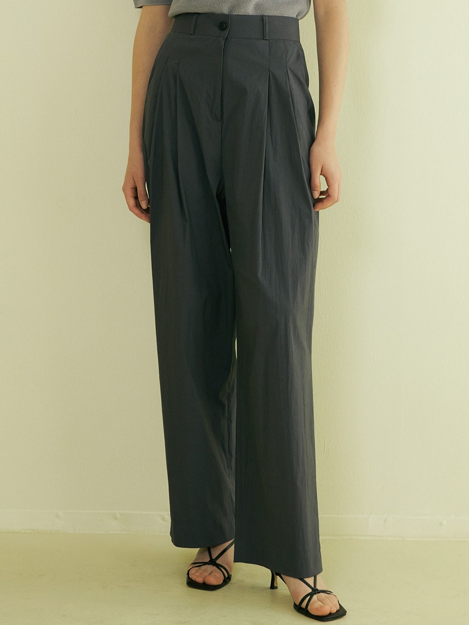 comos 660 Button pointed wide pants (Charcoal)