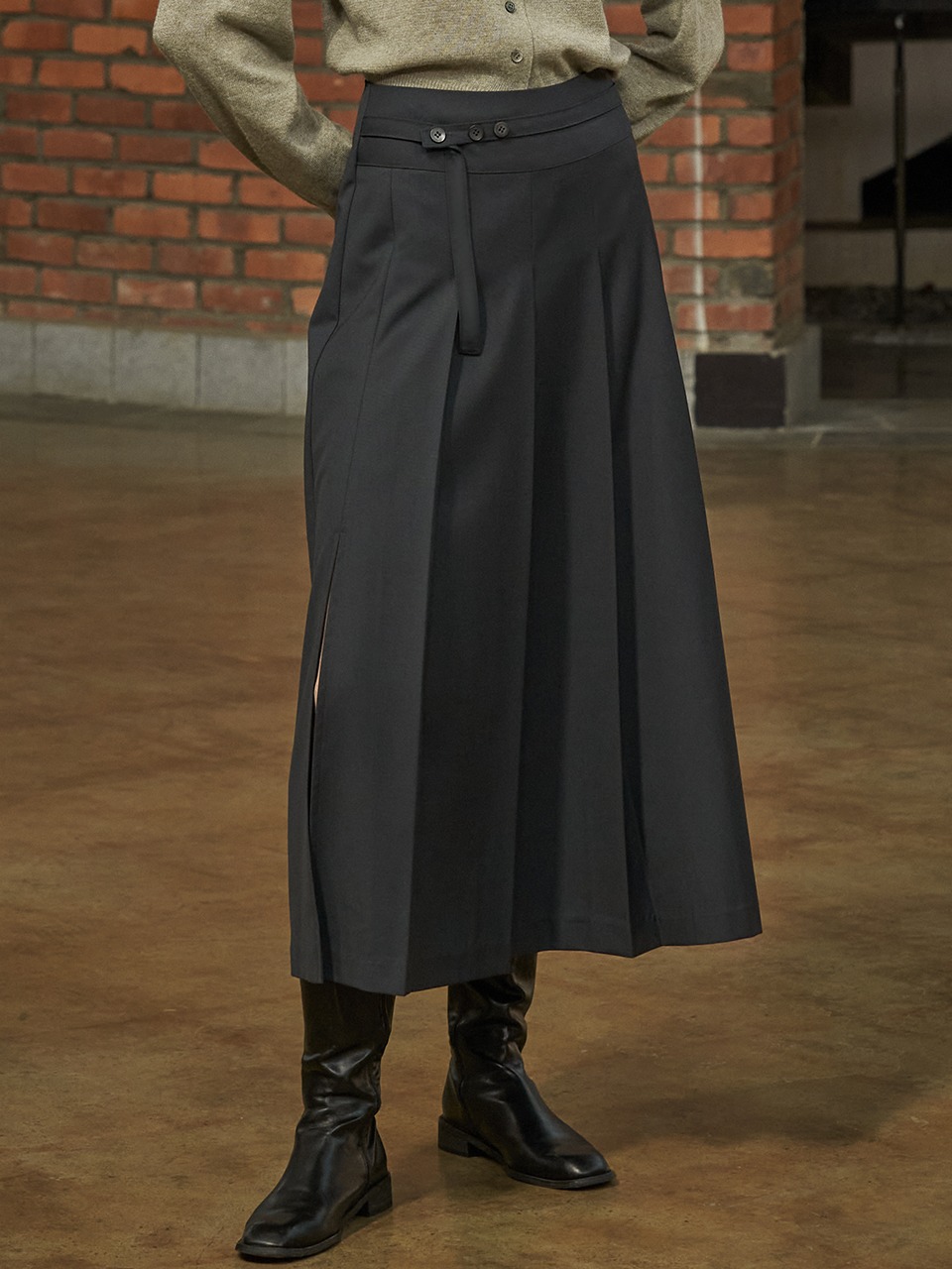 comos 909 pleats slit skirt (charcoal) (9월 22일 예약배송)