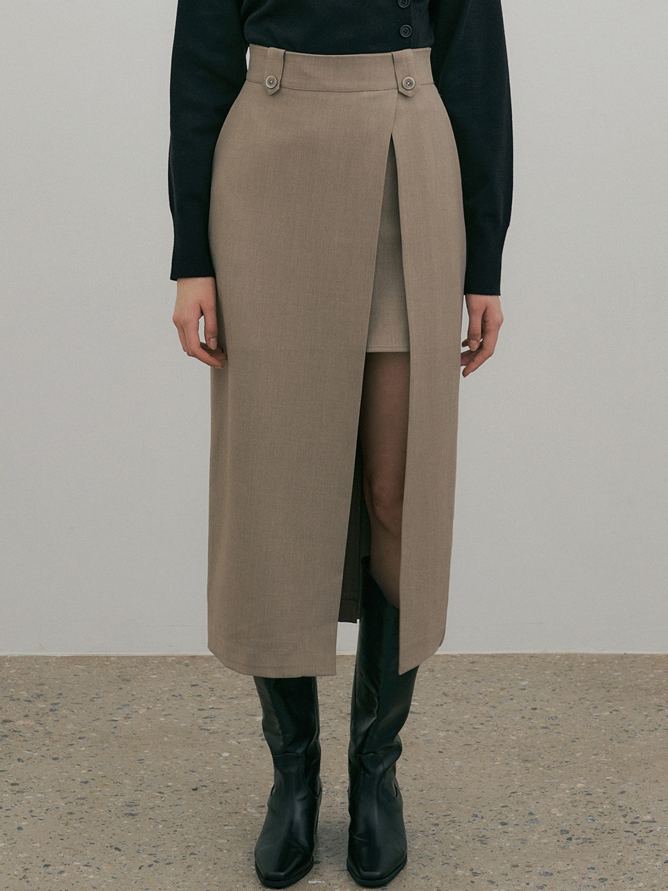 comos 776 unbalanced layered slit skirt (mocha beige)