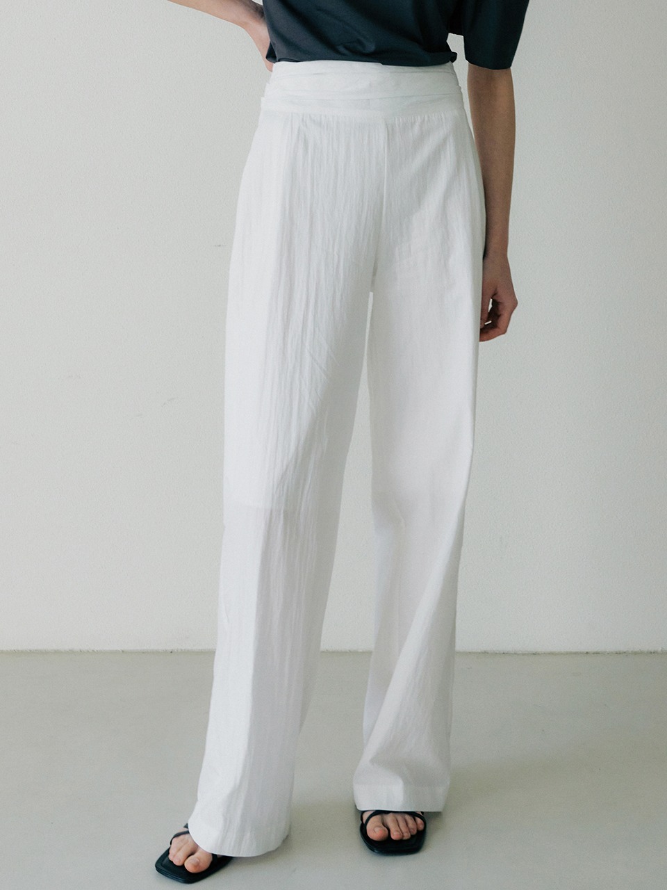 comos 867 waist shirring pants (white)
