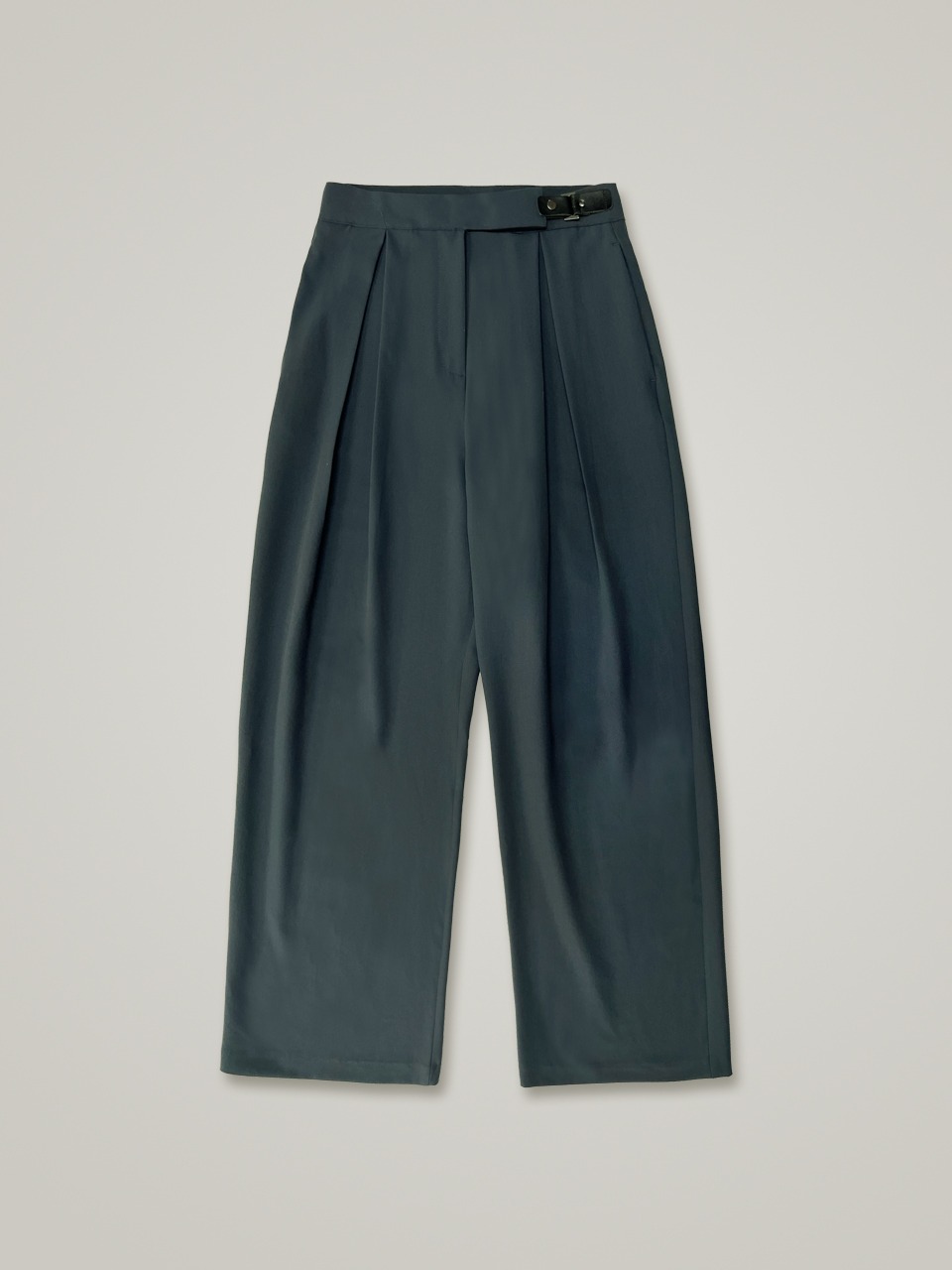 comos 774 buckle detail pleated slacks (ash grey)